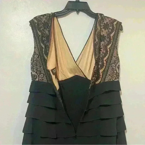 Women’s Adrianna Papell Size 8 Black Lace & Ruffled V Neck Sheath Dress Party - Picture 3 of 8